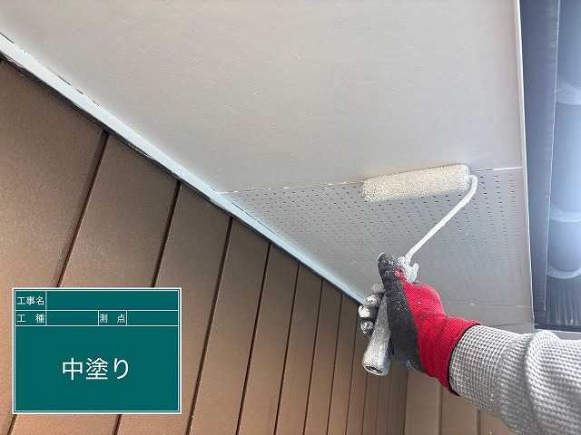 有孔軒天の中塗り